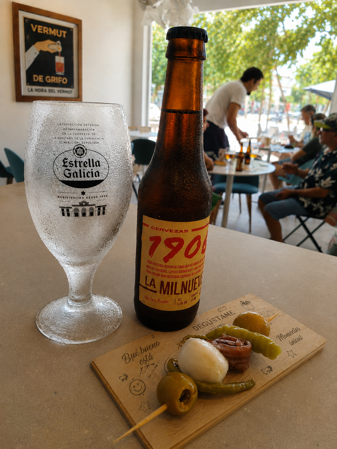Cerveza 1906 y aperitivo en Atocha3